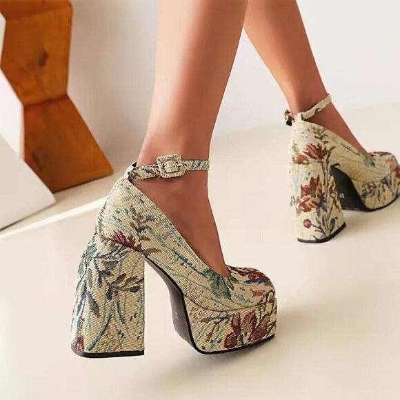 VINTAGE INSPIRED TAPESTRY PLATFORM MARY JANE HEELS - Picture 3 of 5